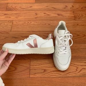 VEJA size 37 (US 6) in rose gold. NEW without box